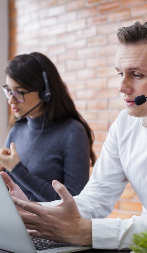 consultants-with-online-problems-support-operator-service-business-representative-concept-.jpg